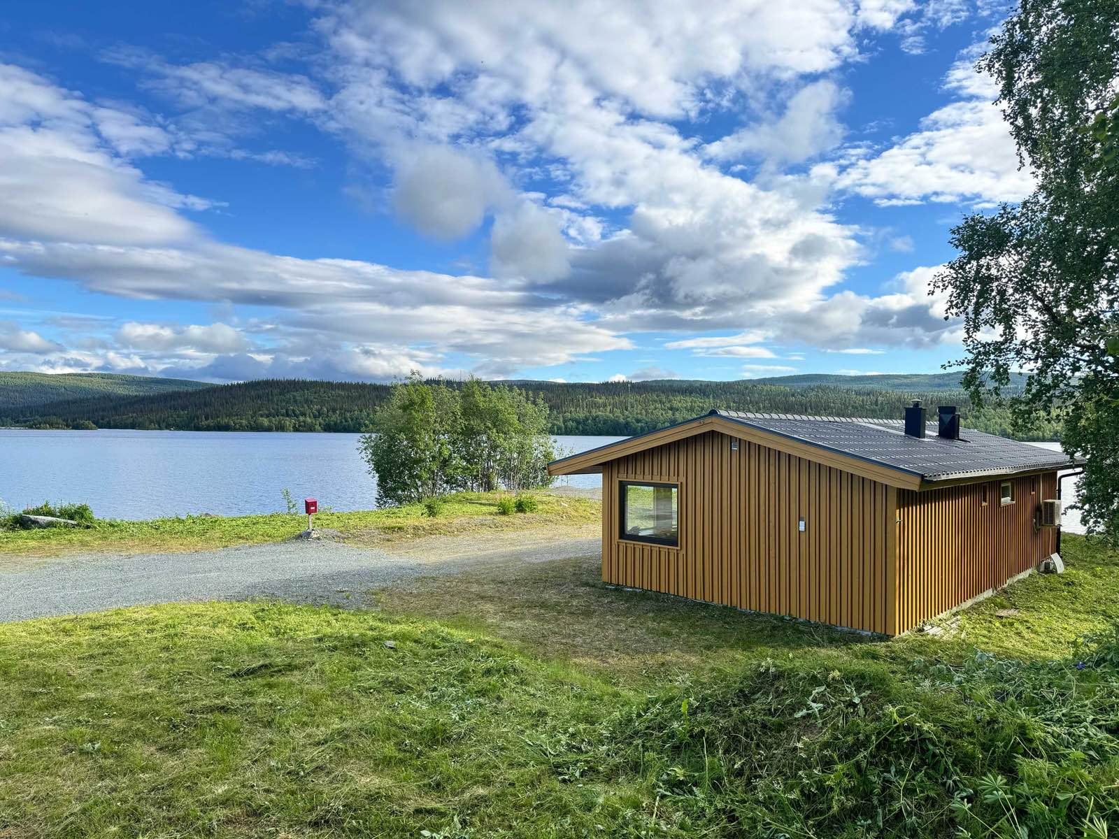 Sjöstugan sedd från tomten, sommar 2026